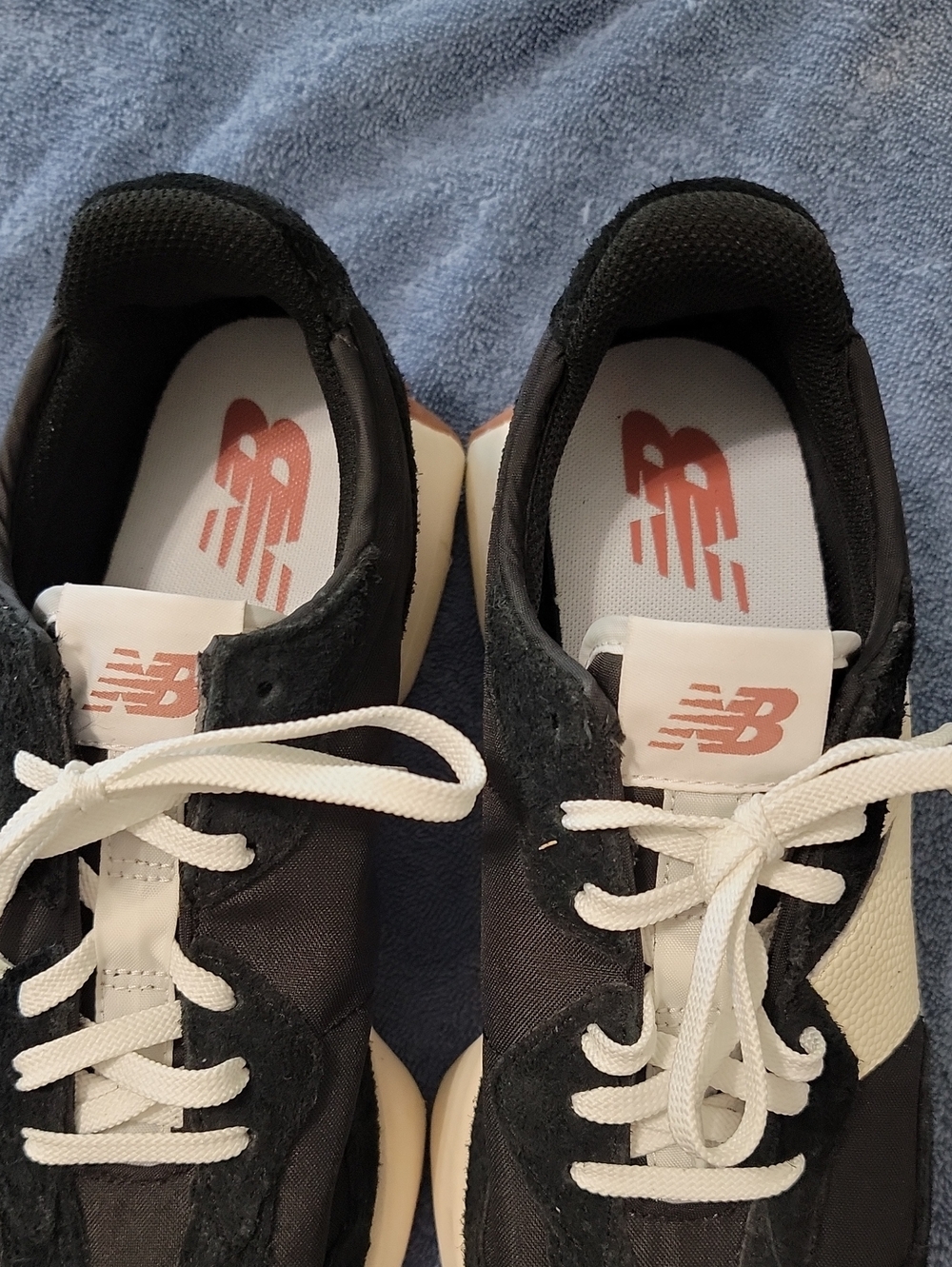 New Balance Women’s 327 Classic Retro Runner — Black Size 10 - Picture 4 of 11